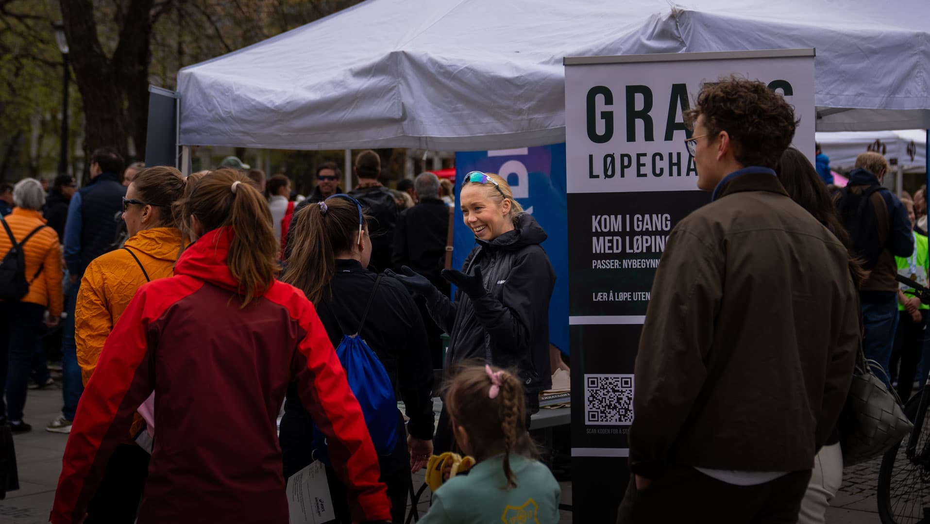 Veronica på stand på Karl Johans Gate under Sentrumsløpet 2026